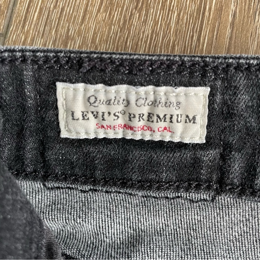 Levi’s 721 High Rise Skinny Floral Embroidered Premium Black Jeans Size 27 - Picture 7 of 8